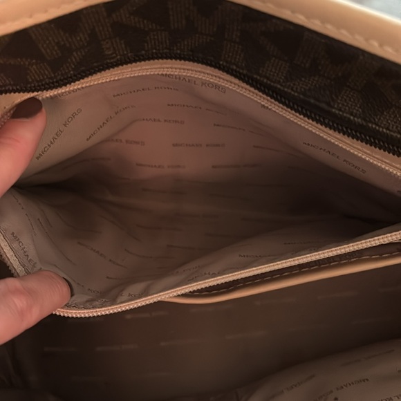 Michael Kors Tote EUC - Picture 4 of 5